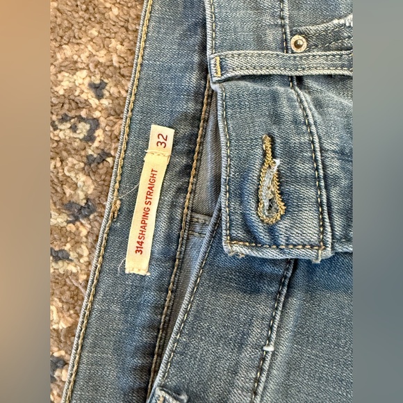 Levi's Light Wash Jeans - Picture 3 of 4